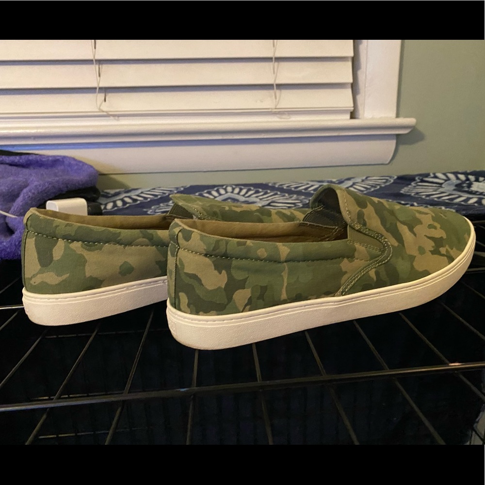 Womens Camo Slip On Shoes